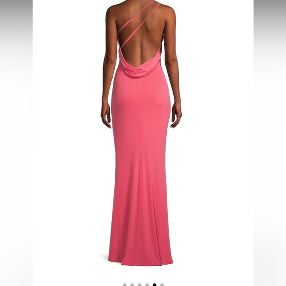 Katie May
Winnipeg One-Shoulder Ruched Gown - Picture 5 of 7